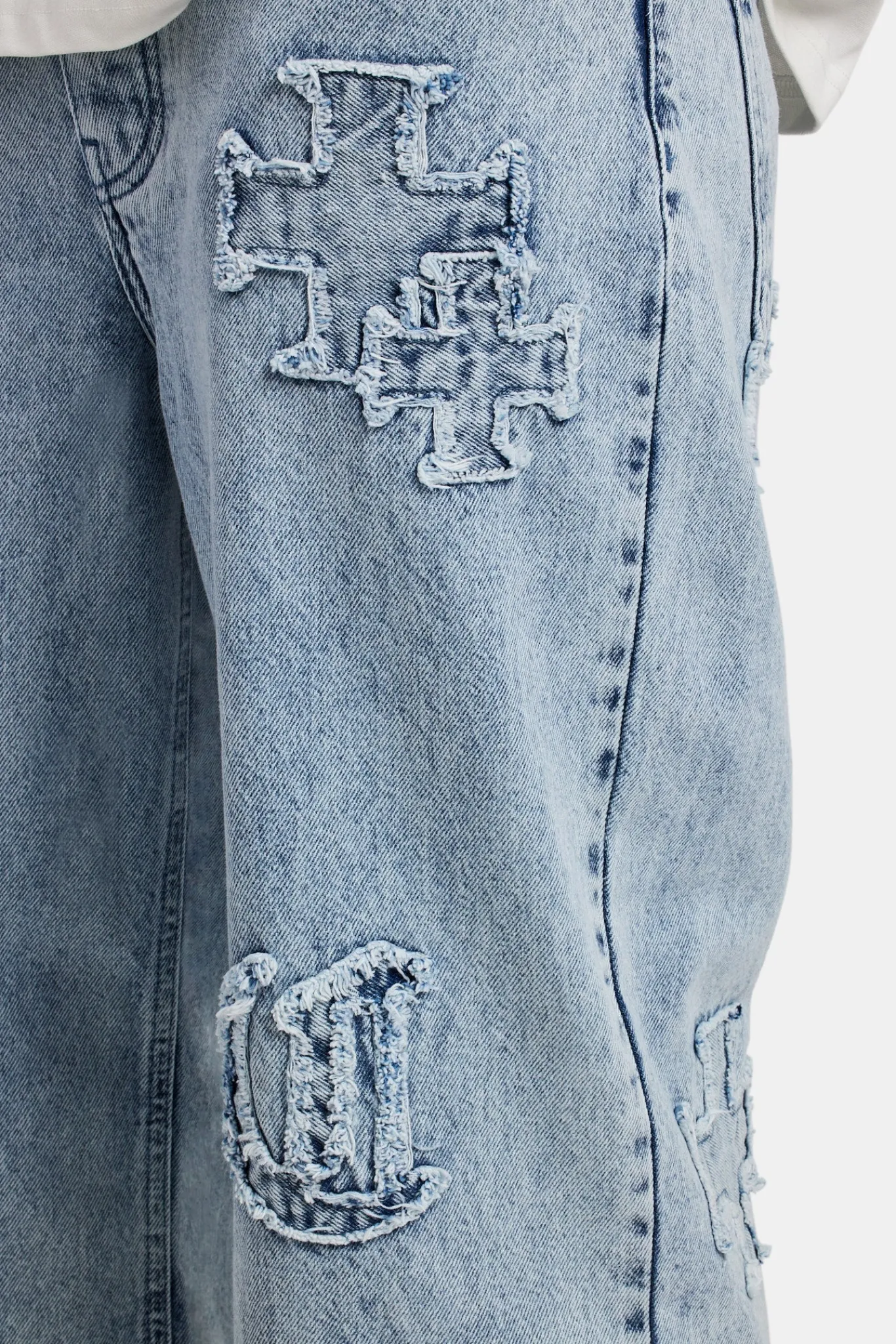 CLO-BOT-DEN Baggy Raw Edge Applique Jeans - Light Blue