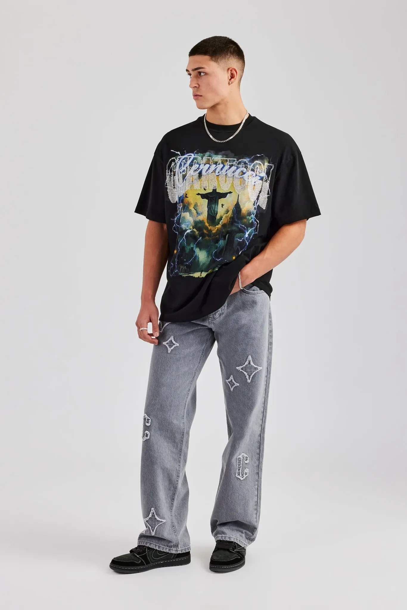 CLO-BOT-DEN Mens Relaxed Fit Applique Denim Jean - Washed Grey
