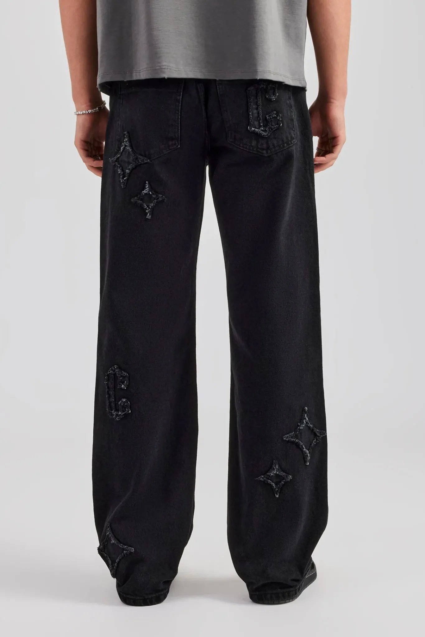 CLO-BOT-DEN Mens Relaxed Fit Applique Denim Jean - Washed Black