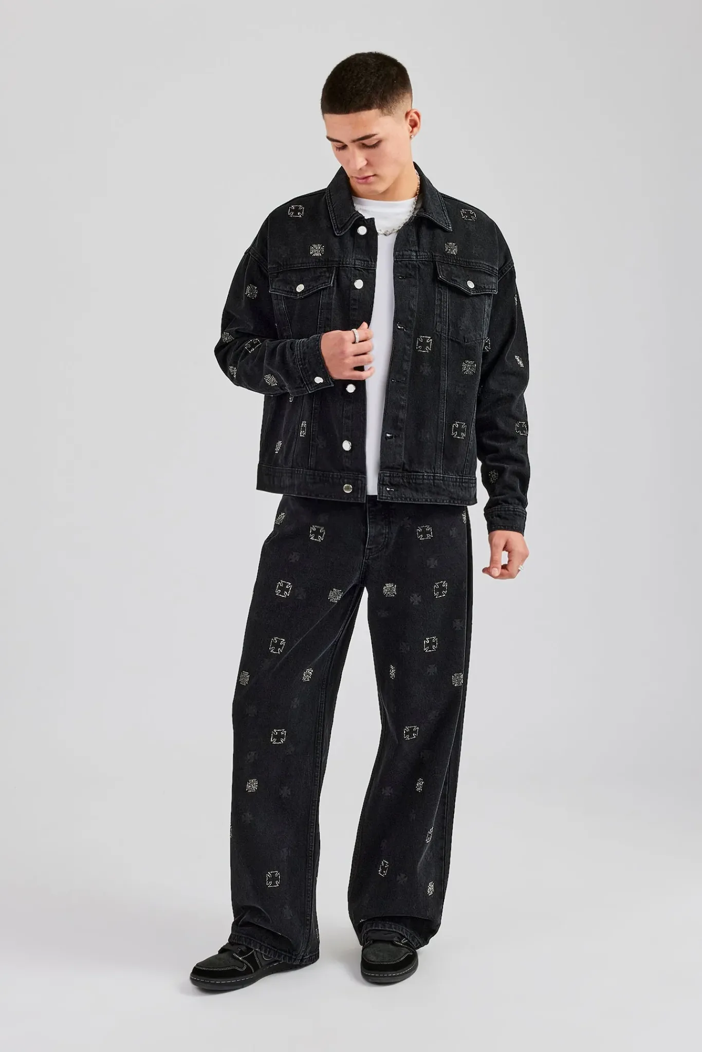 CLO-TOP-OUT-DEN Oversized Embellished Denim Jacket - Washed Black